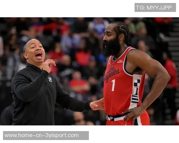 快船关键时刻小范指挥战术泰伦卢在场边无奈围观愤怒表情引热议